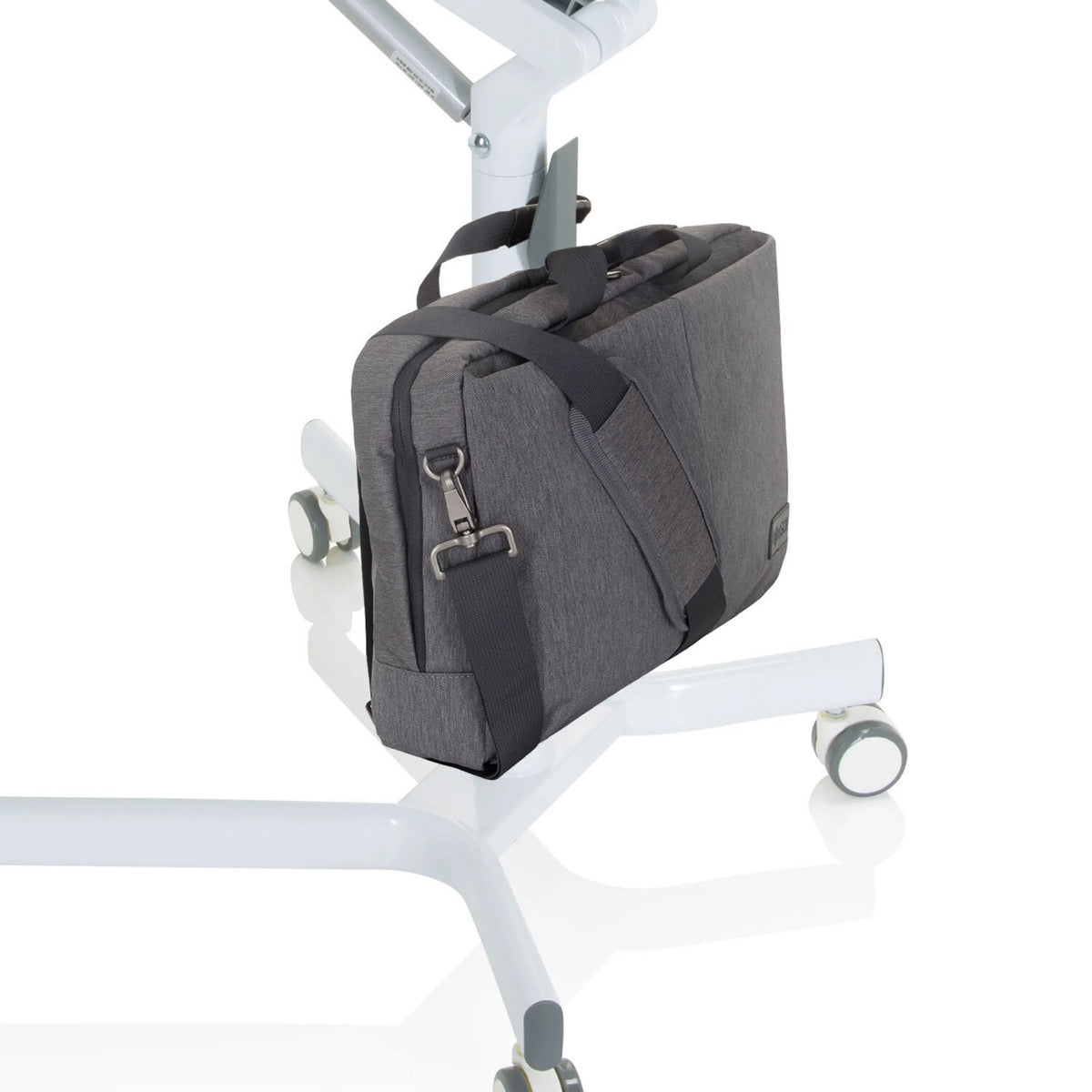 Graue Laptoptasche mit Schultergurt am Gestell des Stehschreibtischs STAND VM-SU I von hjh OFFICE