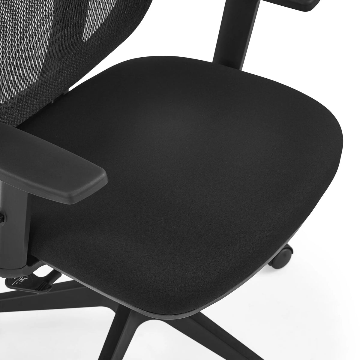 Schwarze Sitzfläche und Armlehne des Profi-Bürostuhls Filaro von hjh OFFICE