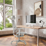 Luxus-Chefsessel ERGOHUMAN SLIM ULTRA G GEN2 mit grauer Netzbespannung in einem hellen Homeoffice von hjh OFFICE