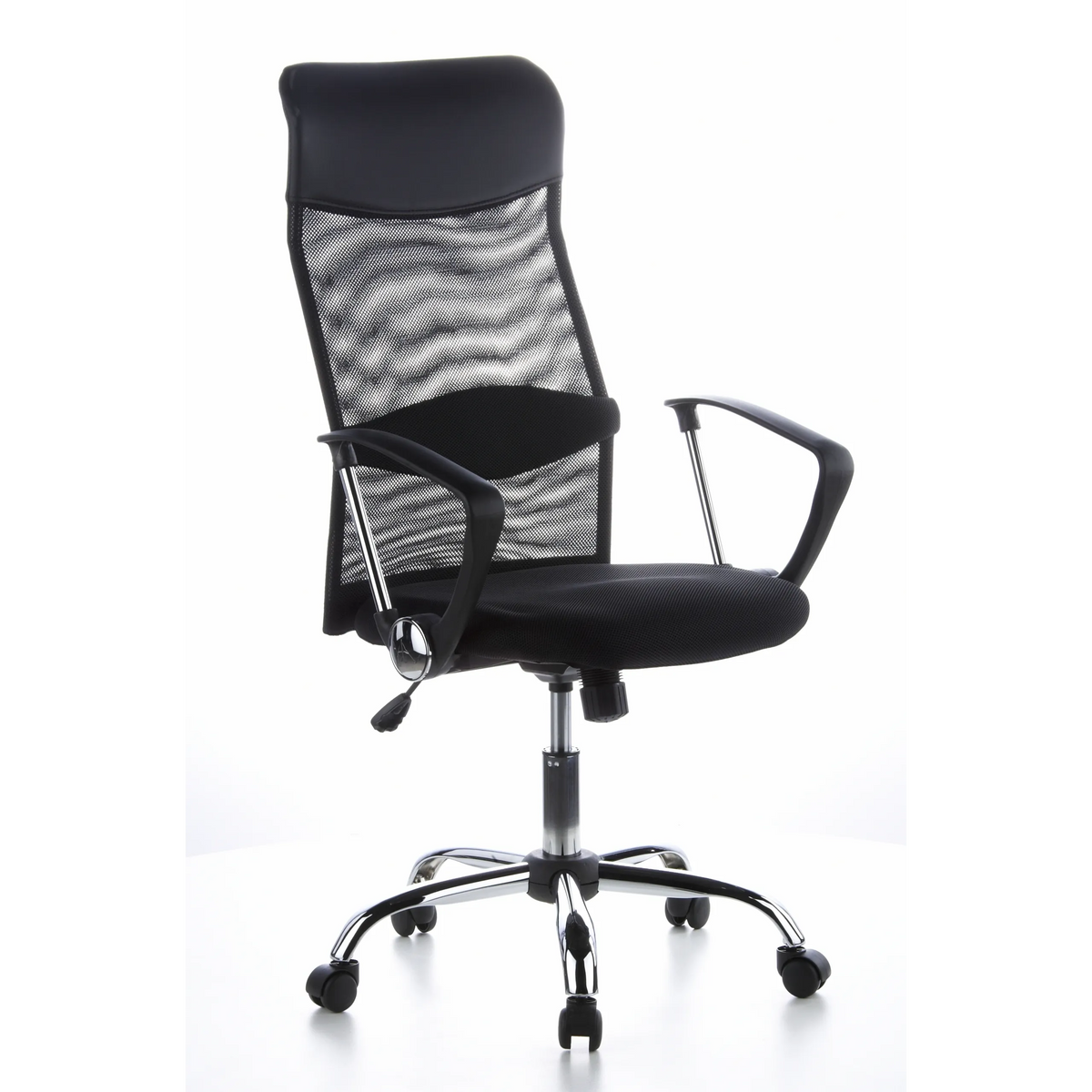 Schwarzer Homeoffice Chefsessel ARIA HIGH mit Netzrücken und Fußkreuz mit fünf Rollen von hjh OFFICE – 360-Grad-Ansicht (schräge Frontansicht 40°)