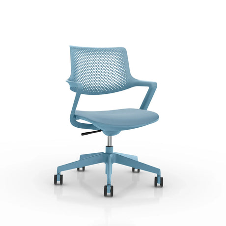 Hellblauer Bürostuhl FLEX CHAIR mit perforierter Rückenlehne und Rollenkreuz von Bosen Europe